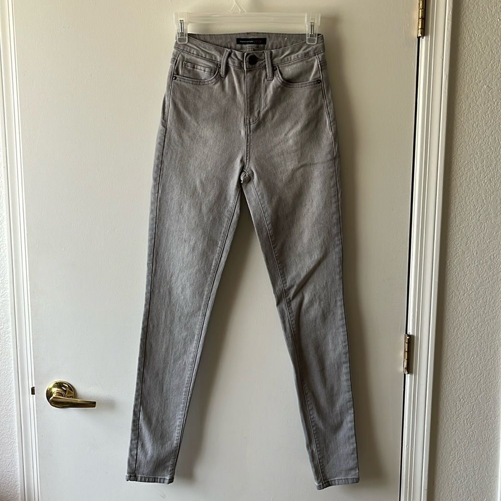 YMI Skinny Jeans Size 3/26 GUC Gray